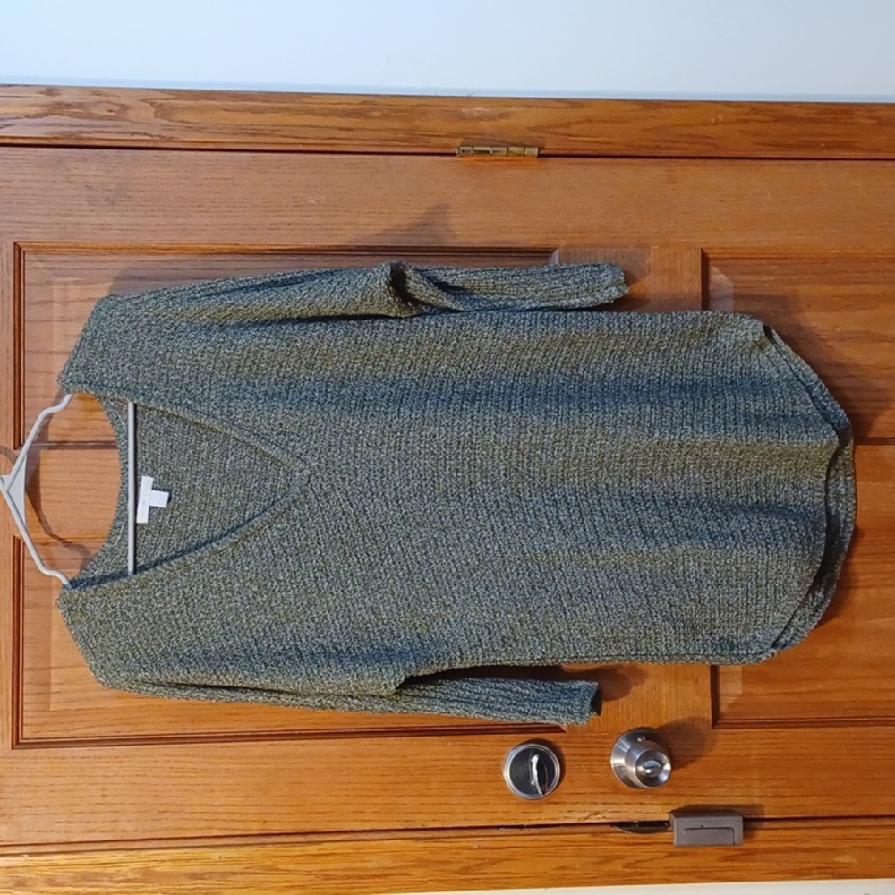 NEW YORK & CO Medium Green Sweater 3/4 Sleeves V-Neck Gathered Hem Slimming